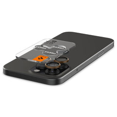 OCHRANNÉ TVRDENÉ SKLO PRE ŠOŠOVKU FOTOAPARÁTU SPIGEN OPTIK PRO GLAS.TR ”EZ FIT” CAMERA PROTECTOR 2-PACK IPHONE 16 PRO / PRO MAX DESERT TITANIUM