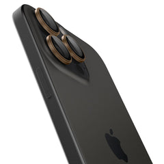 OCHRANNÉ TVRDENÉ SKLO PRE ŠOŠOVKU FOTOAPARÁTU SPIGEN OPTIK PRO GLAS.TR ”EZ FIT” CAMERA PROTECTOR 2-PACK IPHONE 16 PRO / PRO MAX DESERT TITANIUM